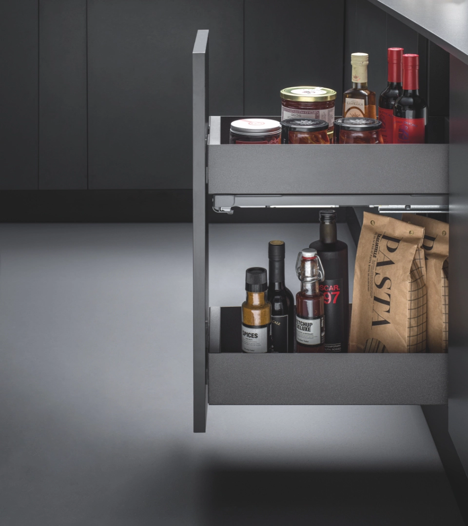 Base pull-out bottle organizer