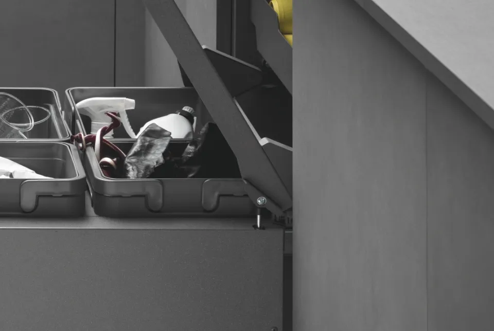 Globe 2.0 with automatic lid